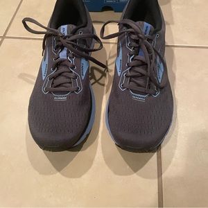 Brooks Women’s Size 10 Glycerin 18 Gray/Blue Running Shoes. Like New